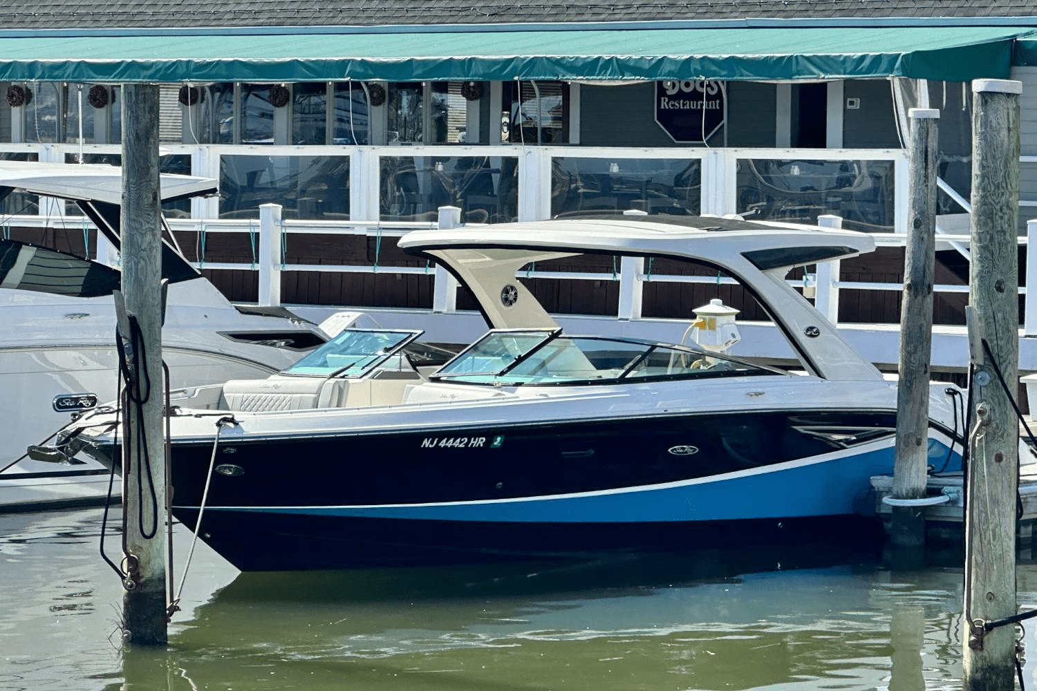 2021 Sea Ray SLX 310 Image Thumbnail #9