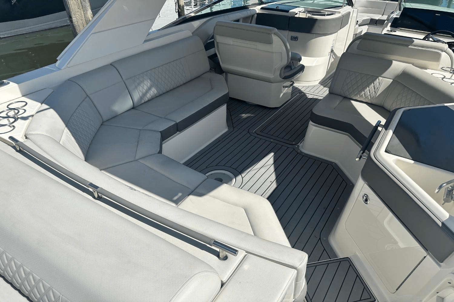 2021 Sea Ray SLX 310 Image Thumbnail #16