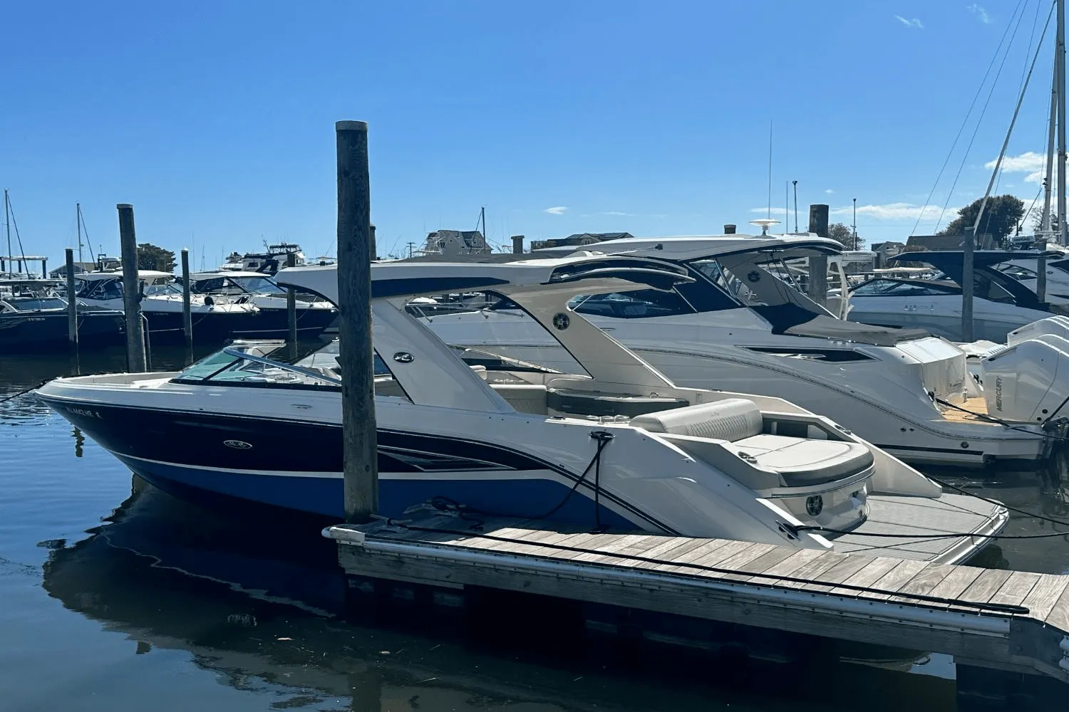 2021 Sea Ray SLX 310 Image Thumbnail #11