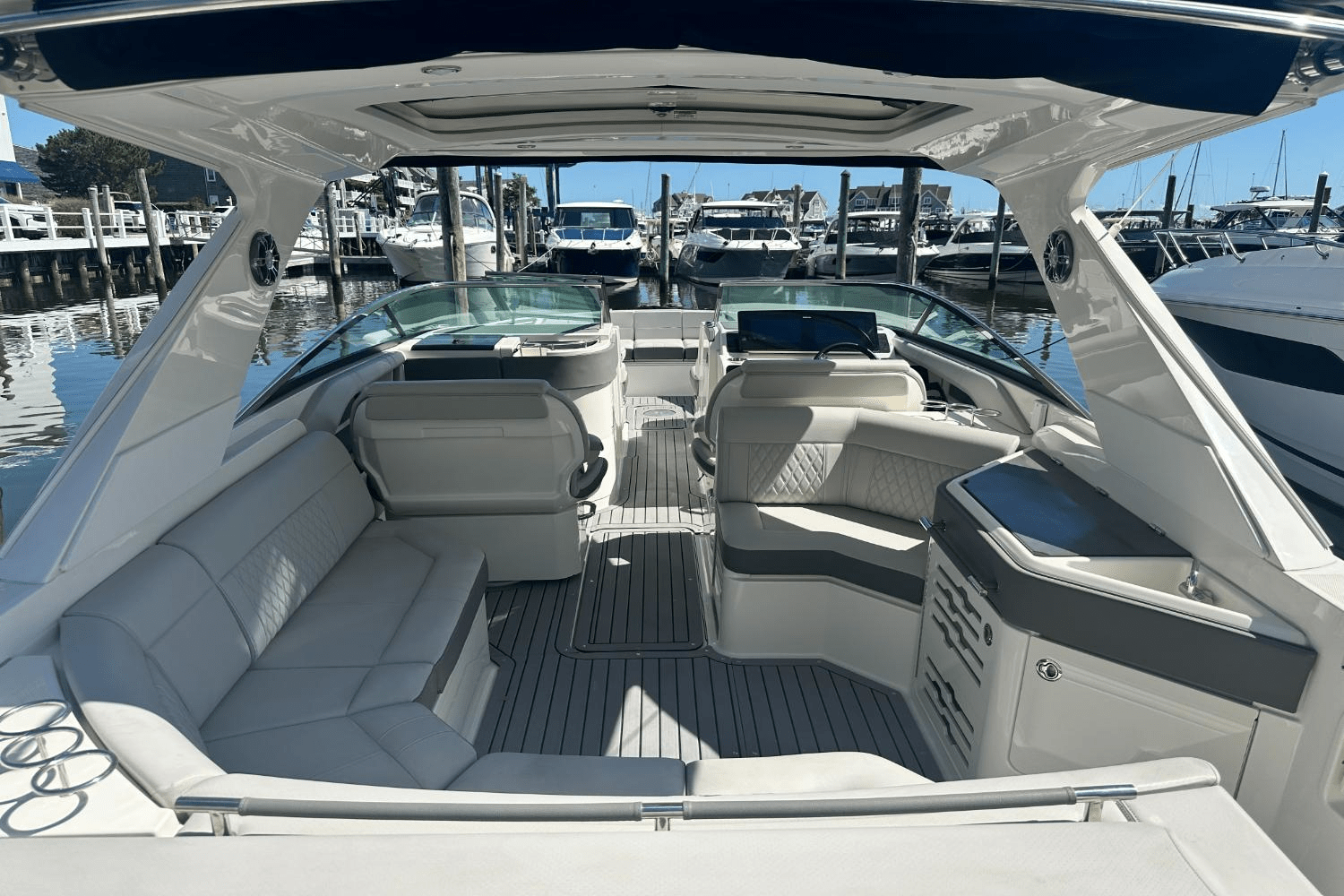 2021 Sea Ray SLX 310 Image Thumbnail #15