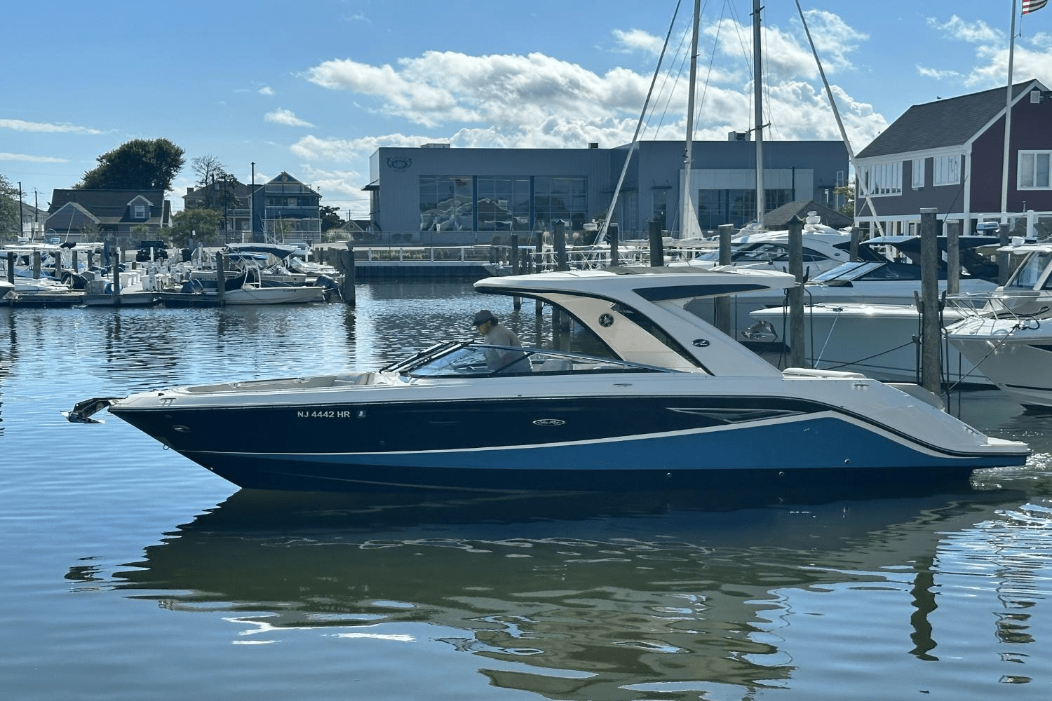 2021 Sea Ray SLX 310 Image Thumbnail #4