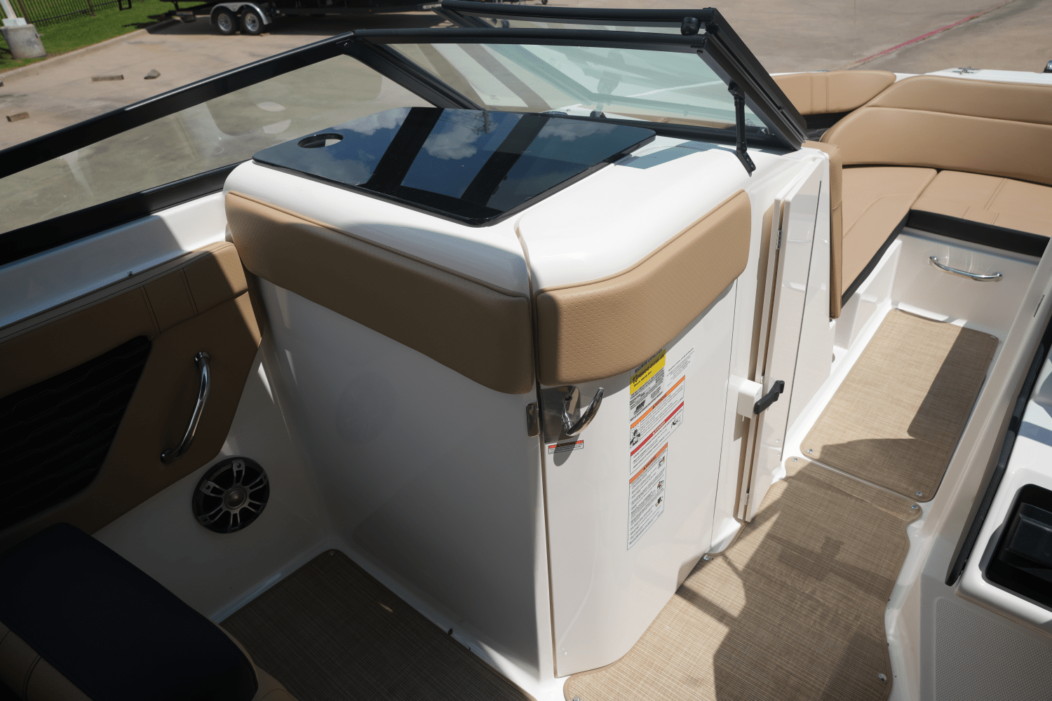 2025 Sea Ray SPX 230 Image Thumbnail #13