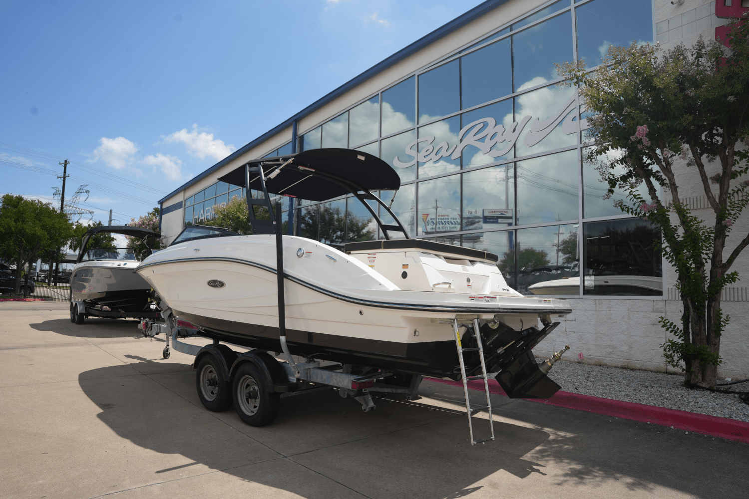 2025 Sea Ray SPX 230 Image Thumbnail #2