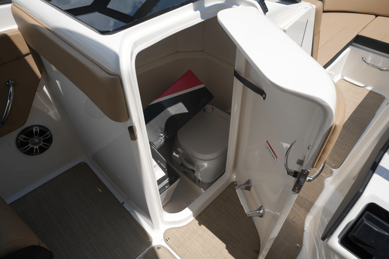 2025 Sea Ray SPX 230 Image Thumbnail #14