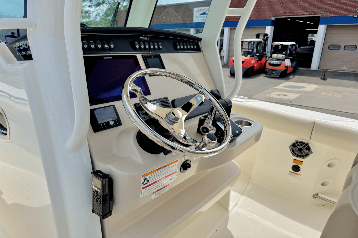 2025 Boston Whaler 250 Outrage Image Thumbnail #25