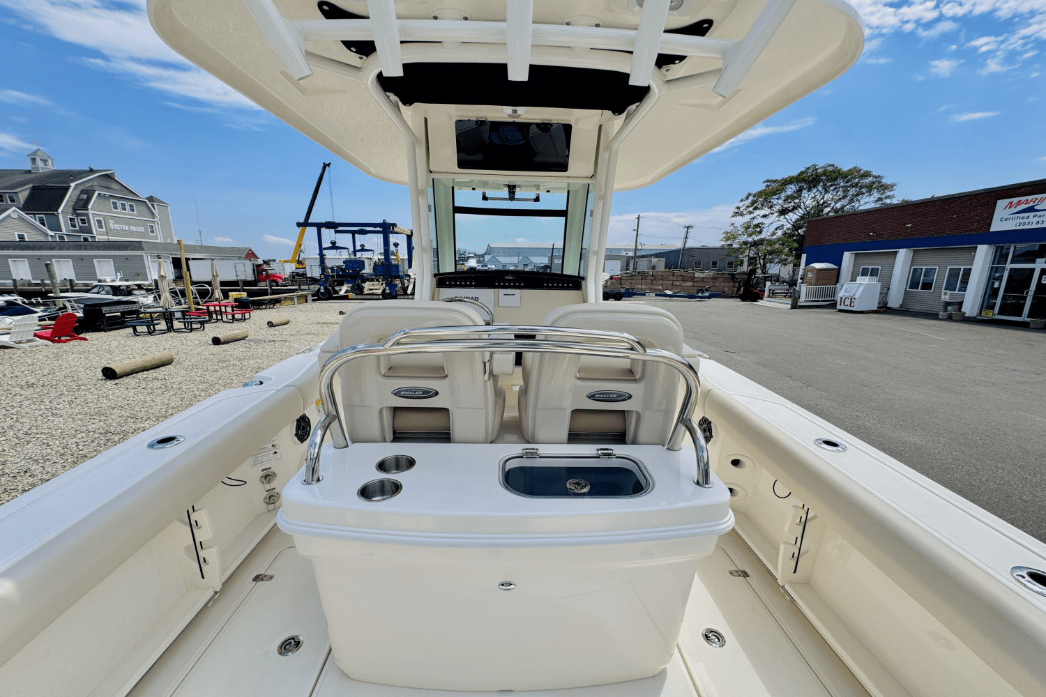 2025 Boston Whaler 250 Outrage Image Thumbnail #18