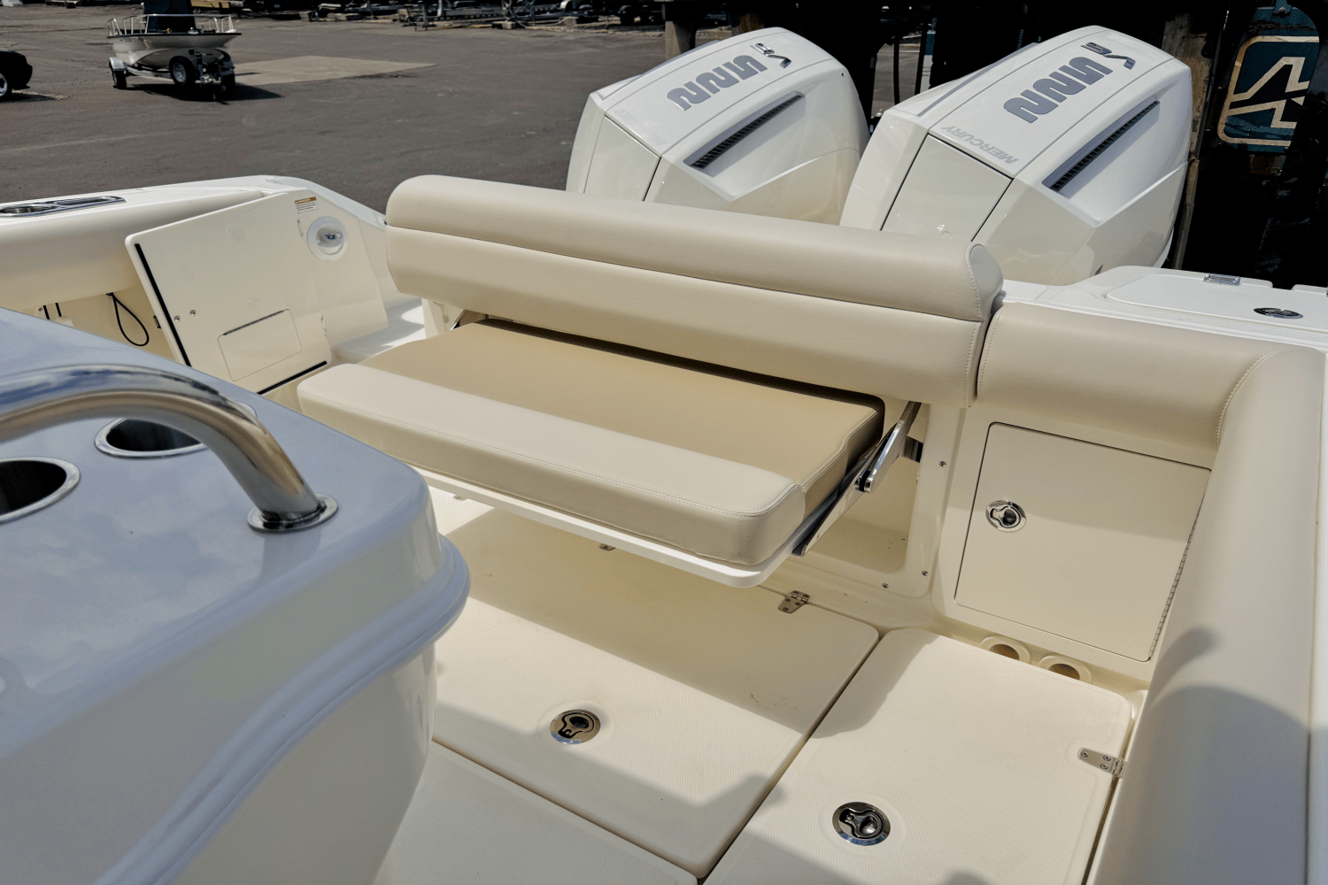 2025 Boston Whaler 250 Outrage Image Thumbnail #10