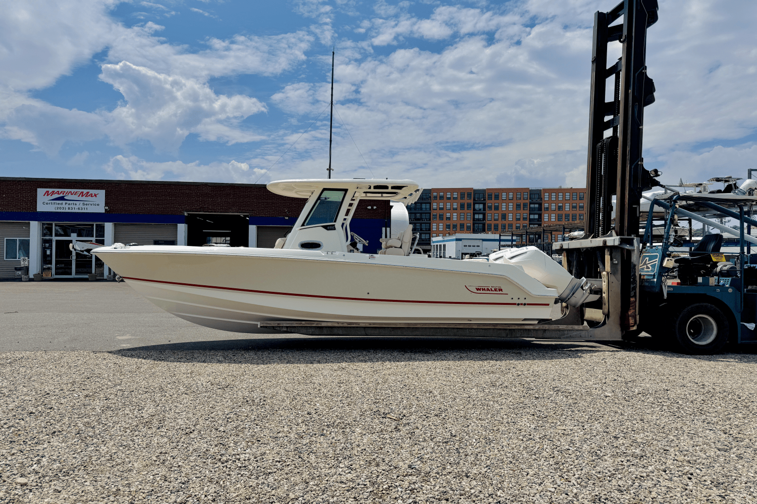 2025 Boston Whaler 250 Outrage Image Thumbnail #2