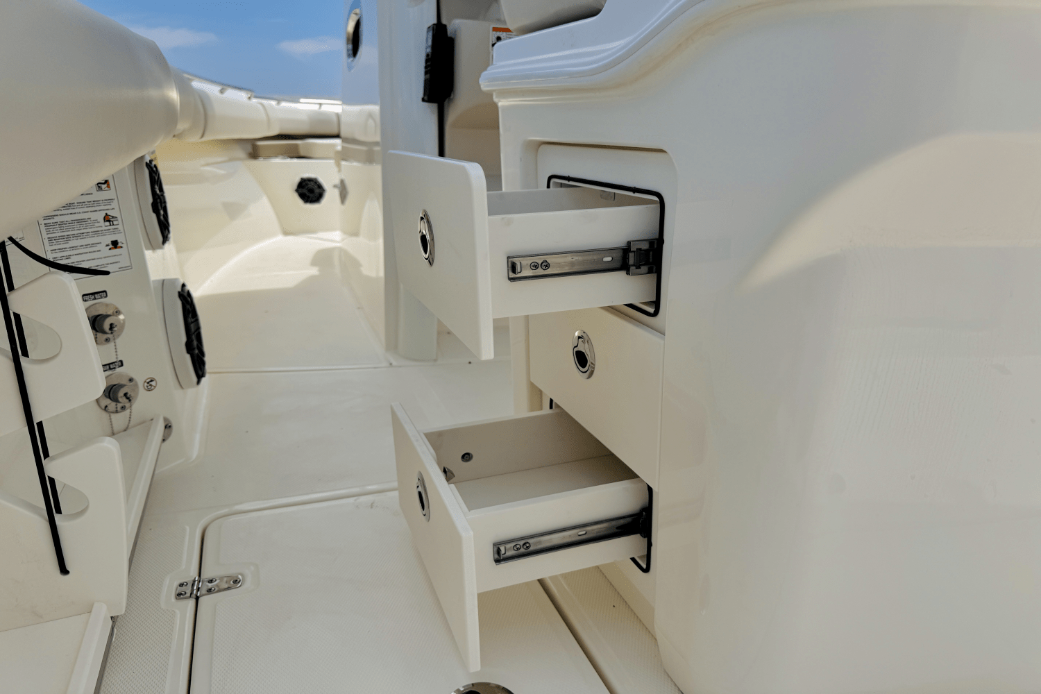 2025 Boston Whaler 250 Outrage Image Thumbnail #19