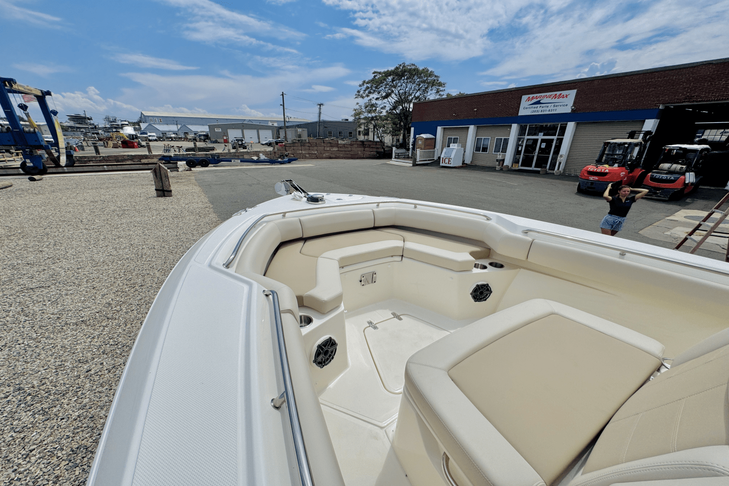 2025 Boston Whaler 250 Outrage Image Thumbnail #35