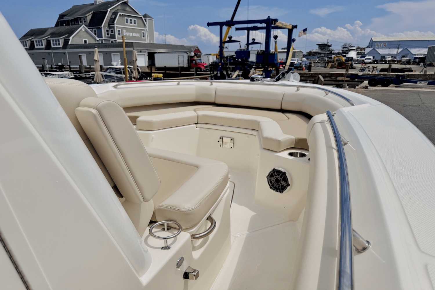 2025 Boston Whaler 250 Outrage Image Thumbnail #33