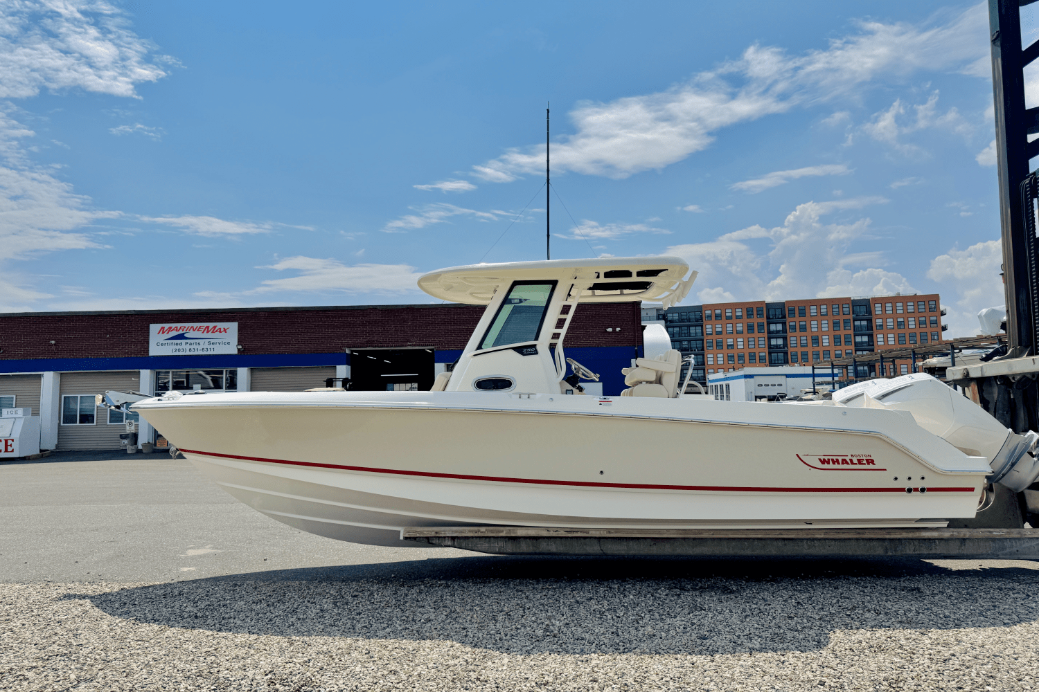 2025 Boston Whaler 250 Outrage Image Thumbnail #7