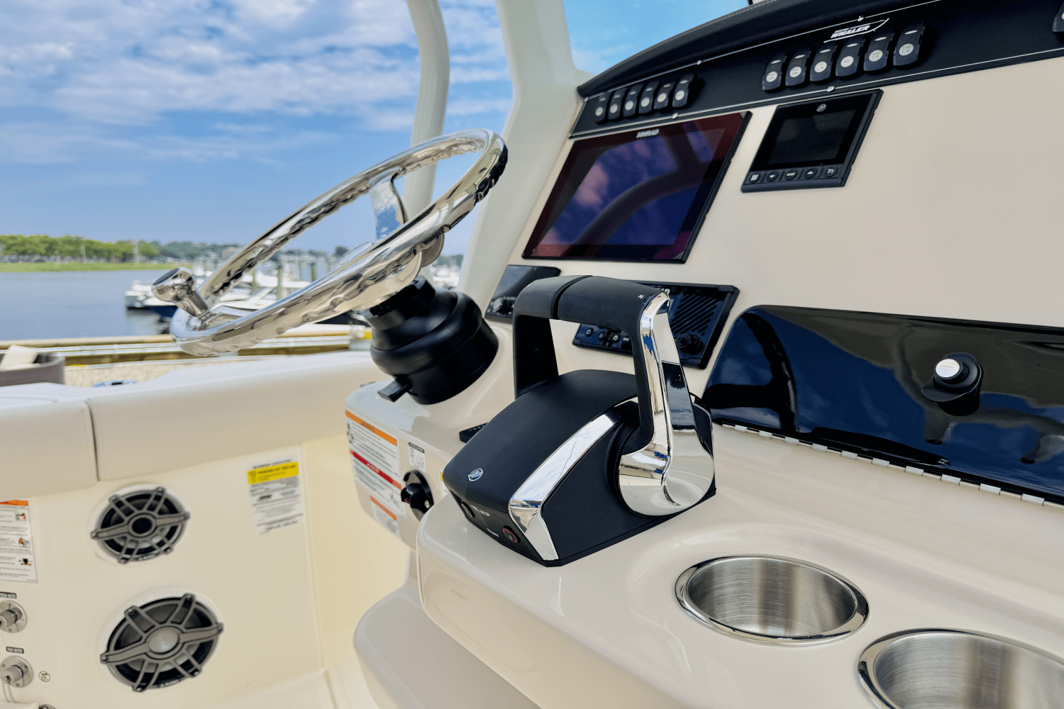 2025 Boston Whaler 250 Outrage Image Thumbnail #24