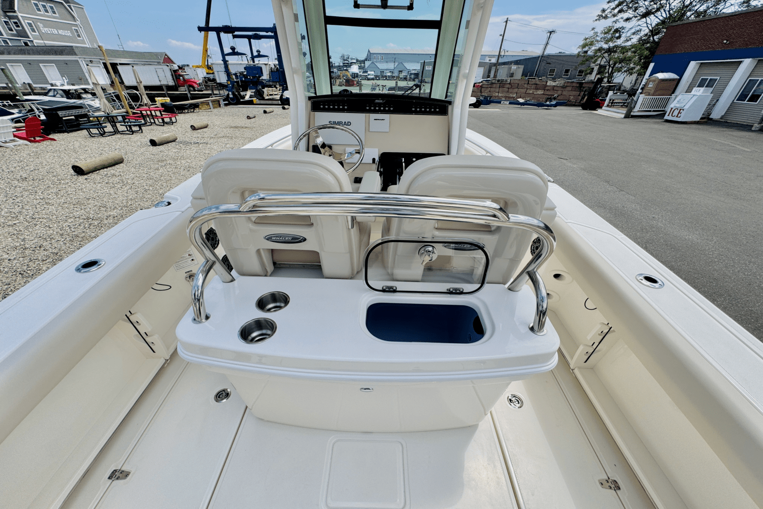 2025 Boston Whaler 250 Outrage Image Thumbnail #15