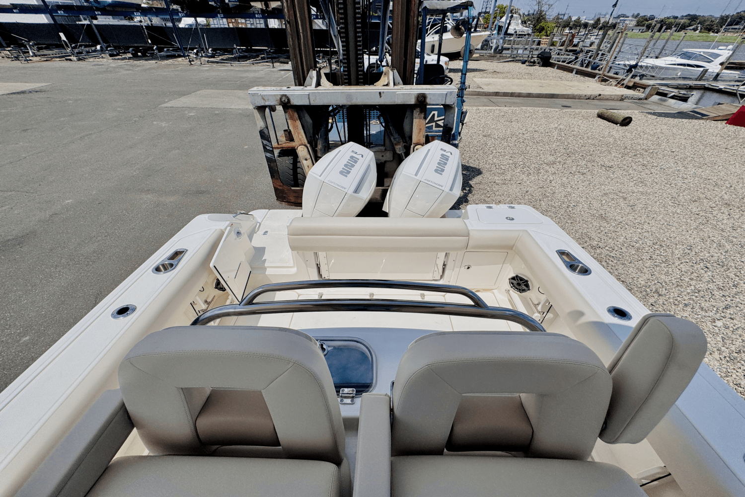 2025 Boston Whaler 250 Outrage Image Thumbnail #11