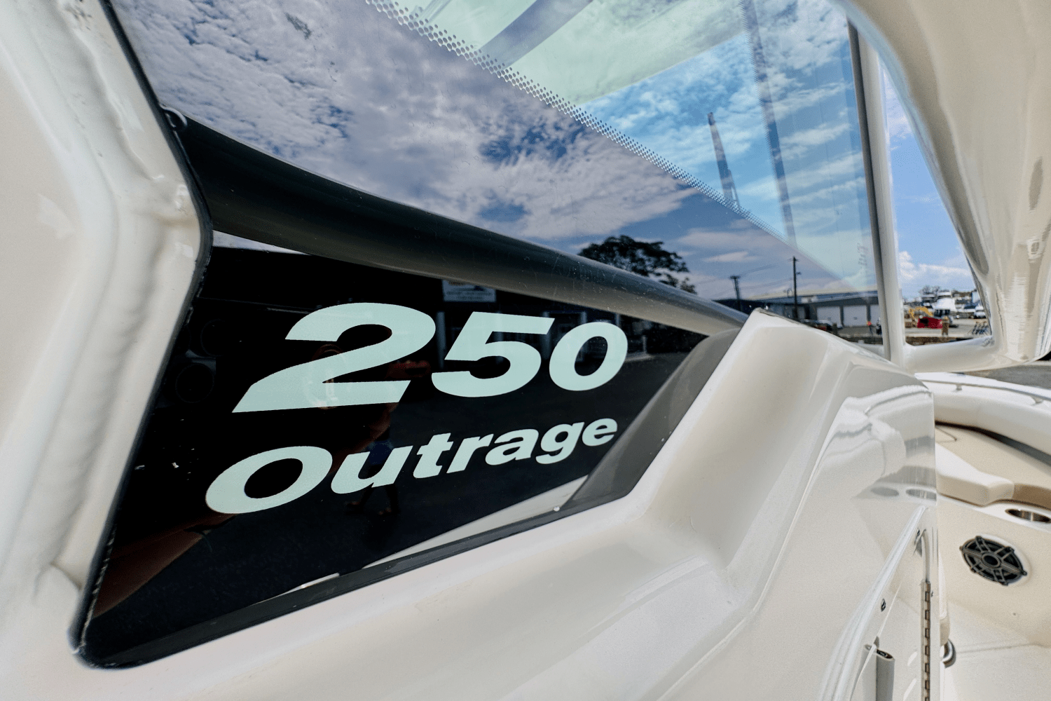 2025 Boston Whaler 250 Outrage Image Thumbnail #31