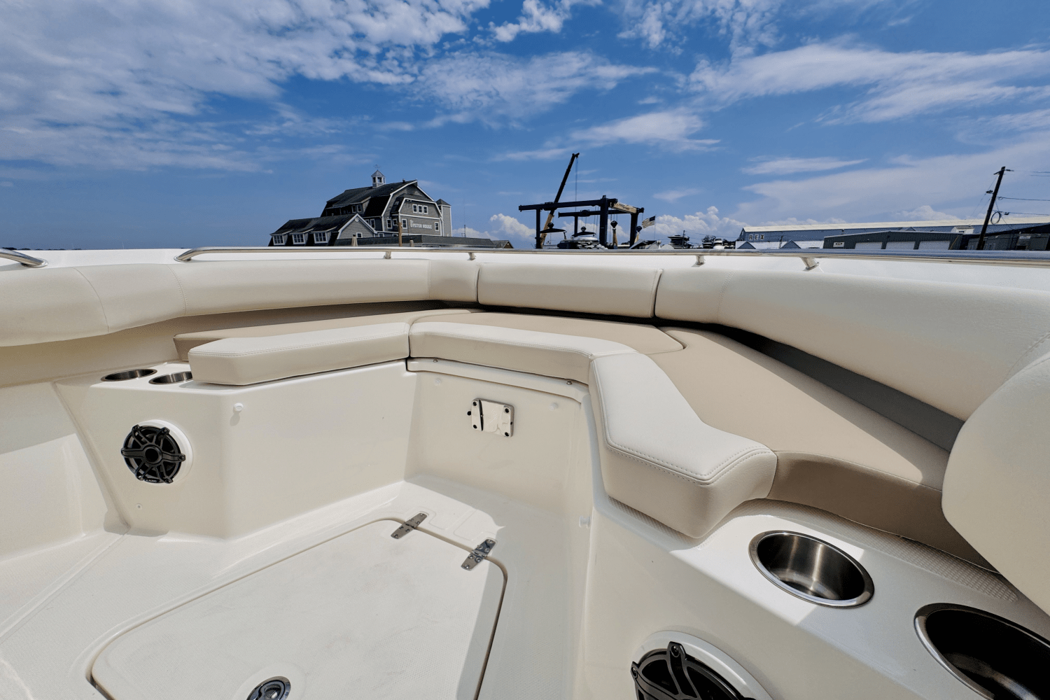 2025 Boston Whaler 250 Outrage Image Thumbnail #38