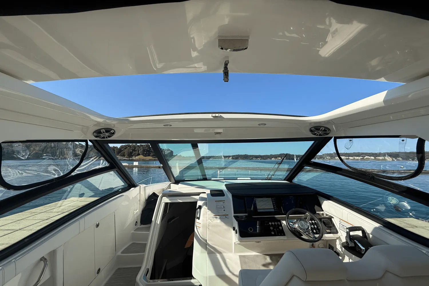 2025 Sea Ray Sundancer 320 Image Thumbnail #15