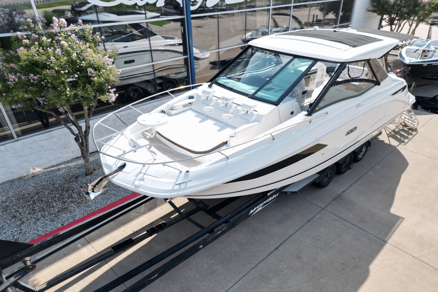 2025 Sea Ray Sundancer 320 Image Thumbnail #3