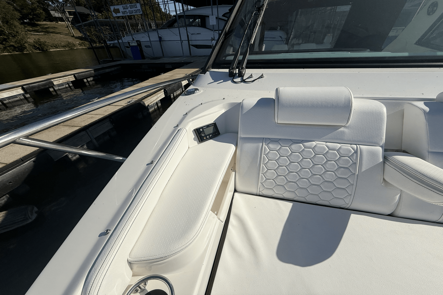 2025 Sea Ray Sundancer 320 Image Thumbnail #24