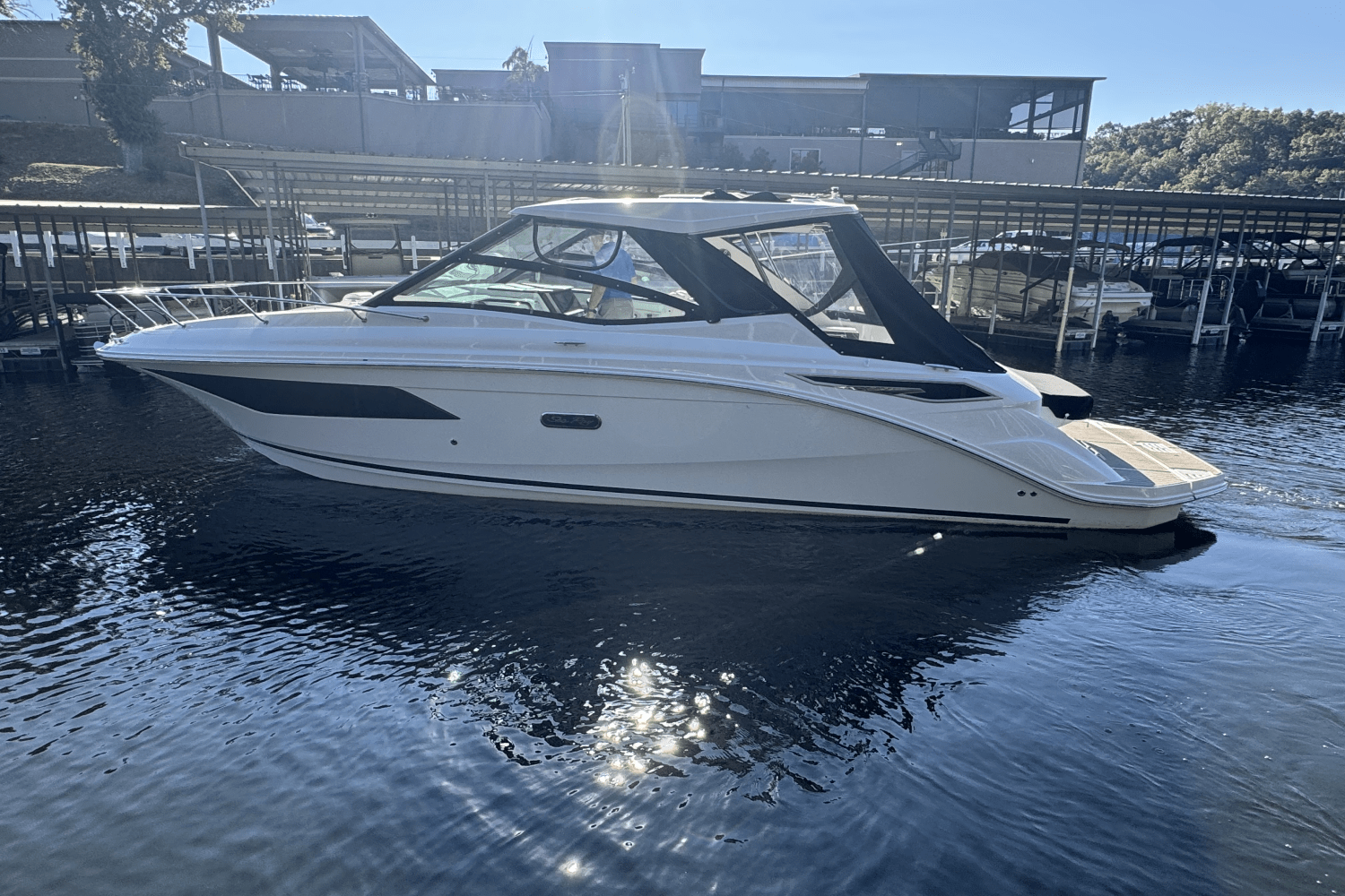 2025 Sea Ray Sundancer 320 Image Thumbnail #2
