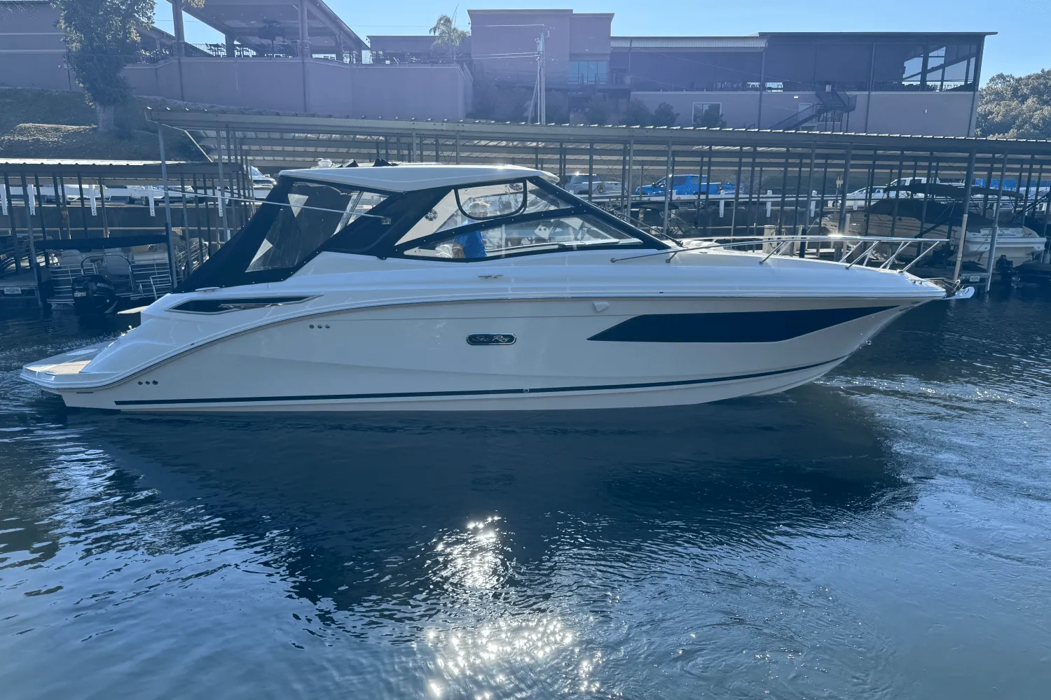 2025 Sea Ray Sundancer 320 Image Thumbnail #6