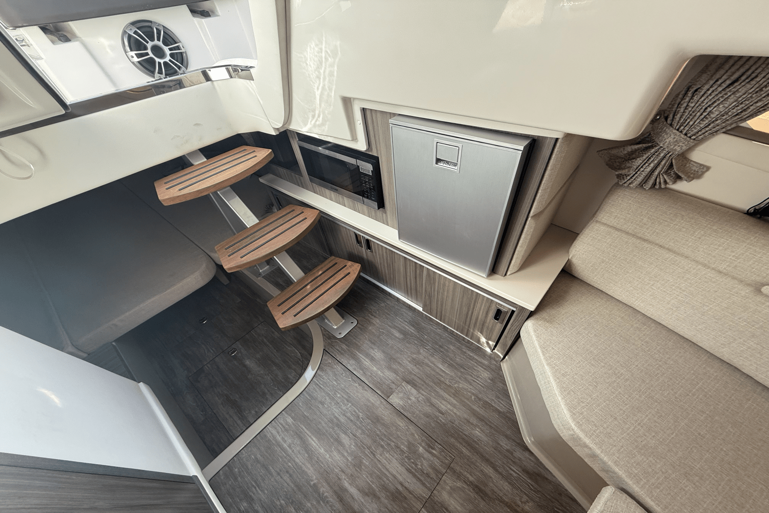 2025 Sea Ray Sundancer 320 Image Thumbnail #18