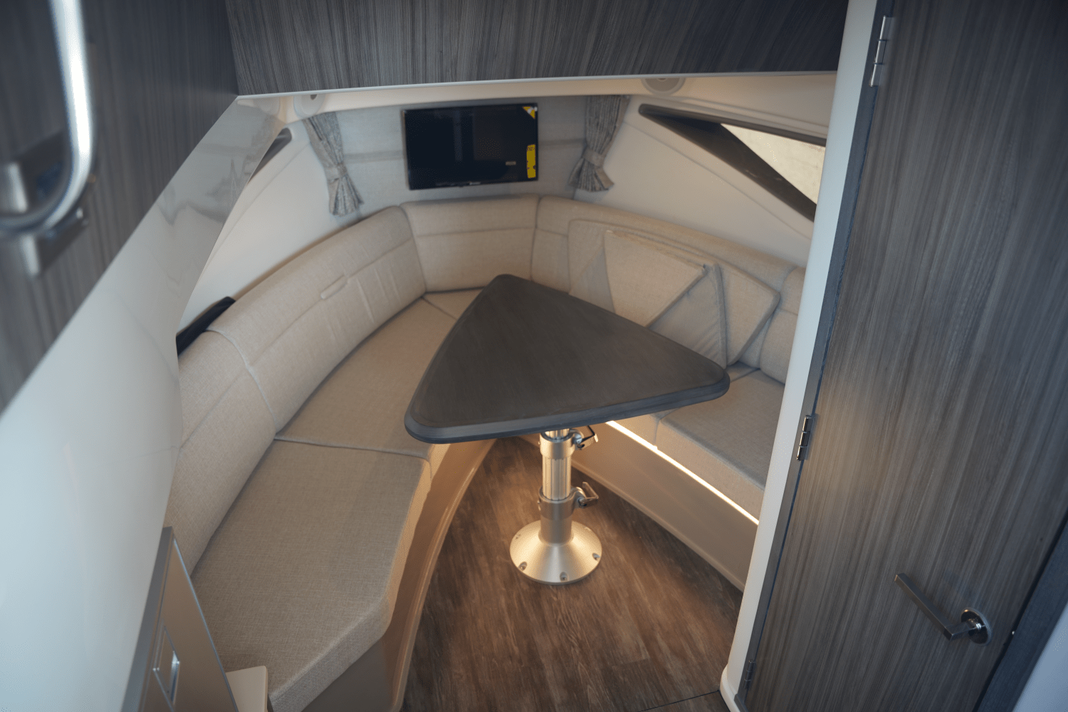 2025 Sea Ray Sundancer 320 Image Thumbnail #32