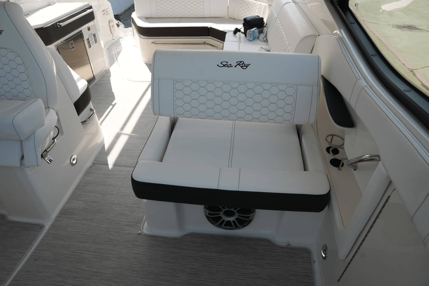 2025 Sea Ray Sundancer 320 Image Thumbnail #19