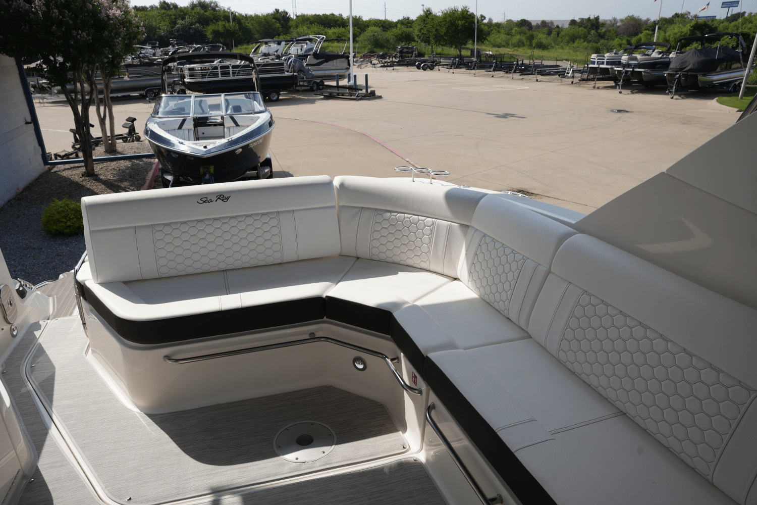 2025 Sea Ray Sundancer 320 Image Thumbnail #13