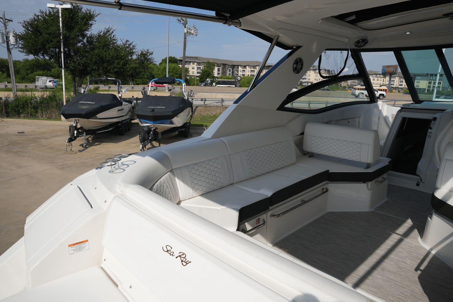 2025 Sea Ray Sundancer 320 Image Thumbnail #11