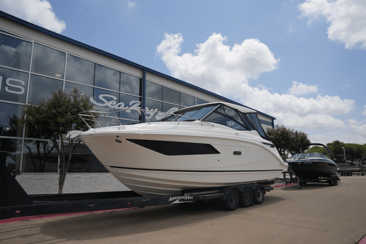 2025 Sea Ray Sundancer 320 Image Thumbnail #43