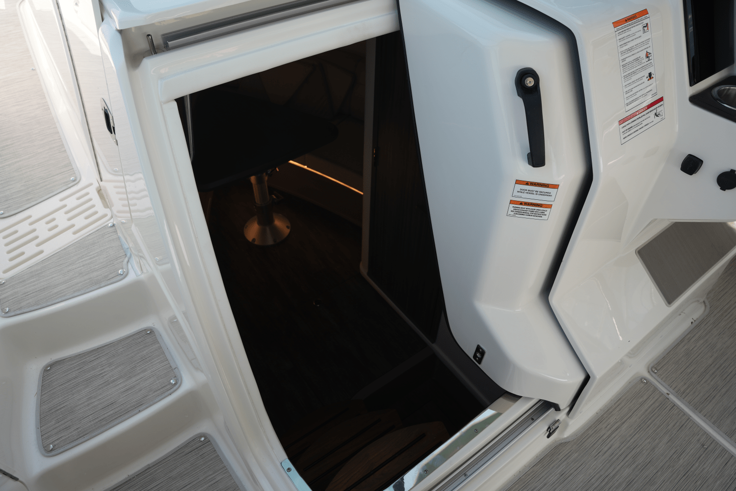 2025 Sea Ray Sundancer 320 Image Thumbnail #31