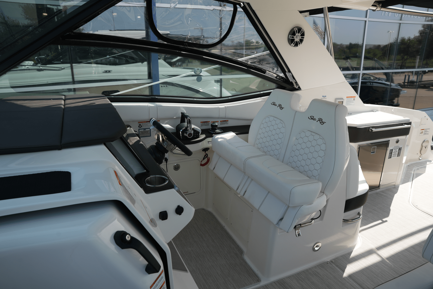 2025 Sea Ray Sundancer 320 Image Thumbnail #20