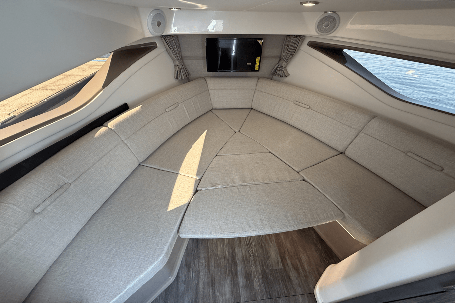 2025 Sea Ray Sundancer 320 Image Thumbnail #17