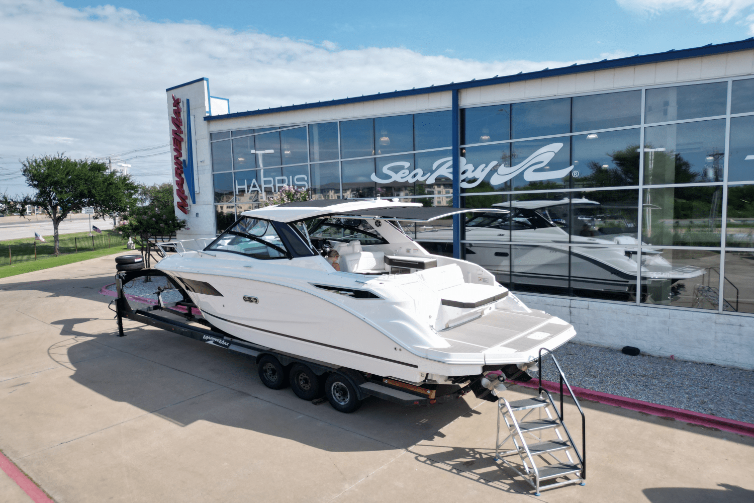 2025 Sea Ray Sundancer 320 Image Thumbnail #1