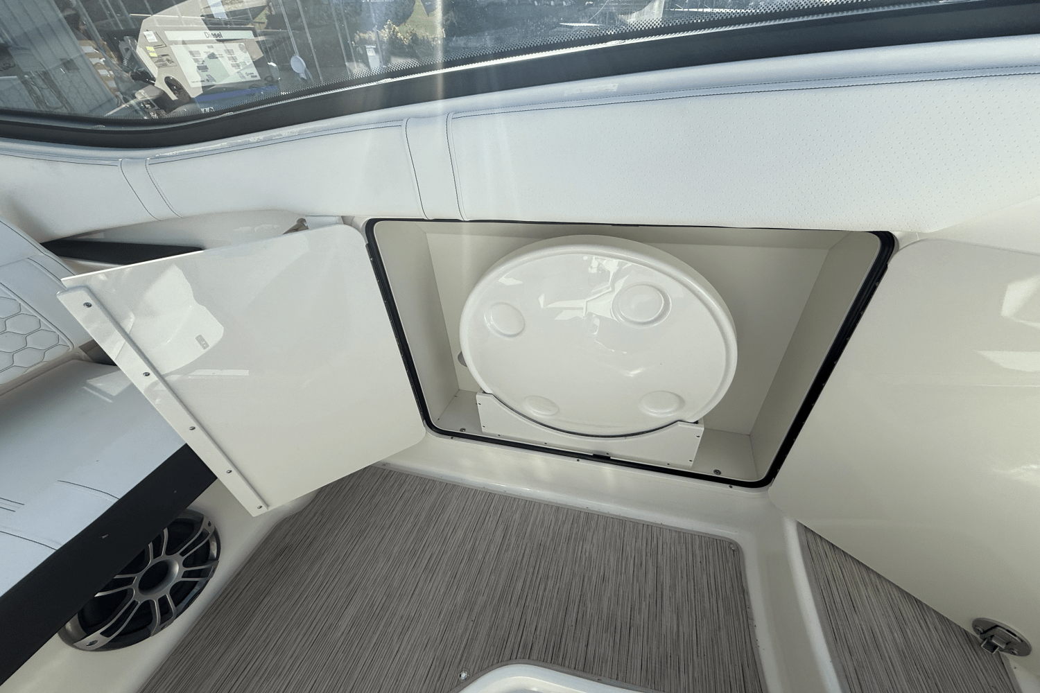 2025 Sea Ray Sundancer 320 Image Thumbnail #21