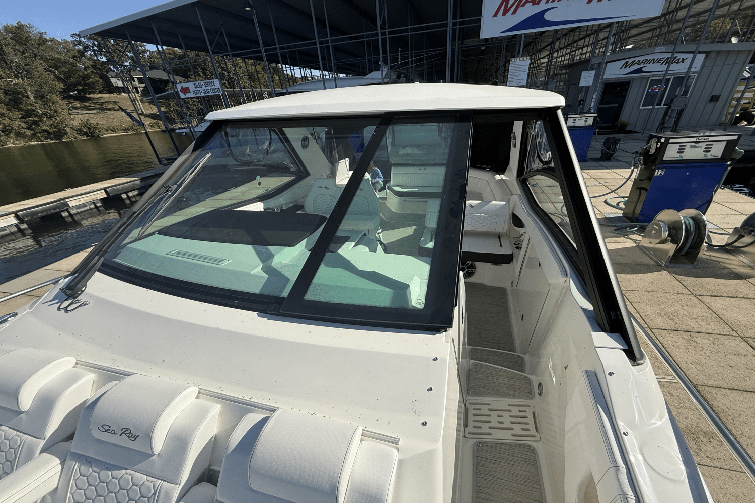 2025 Sea Ray Sundancer 320 Image Thumbnail #27