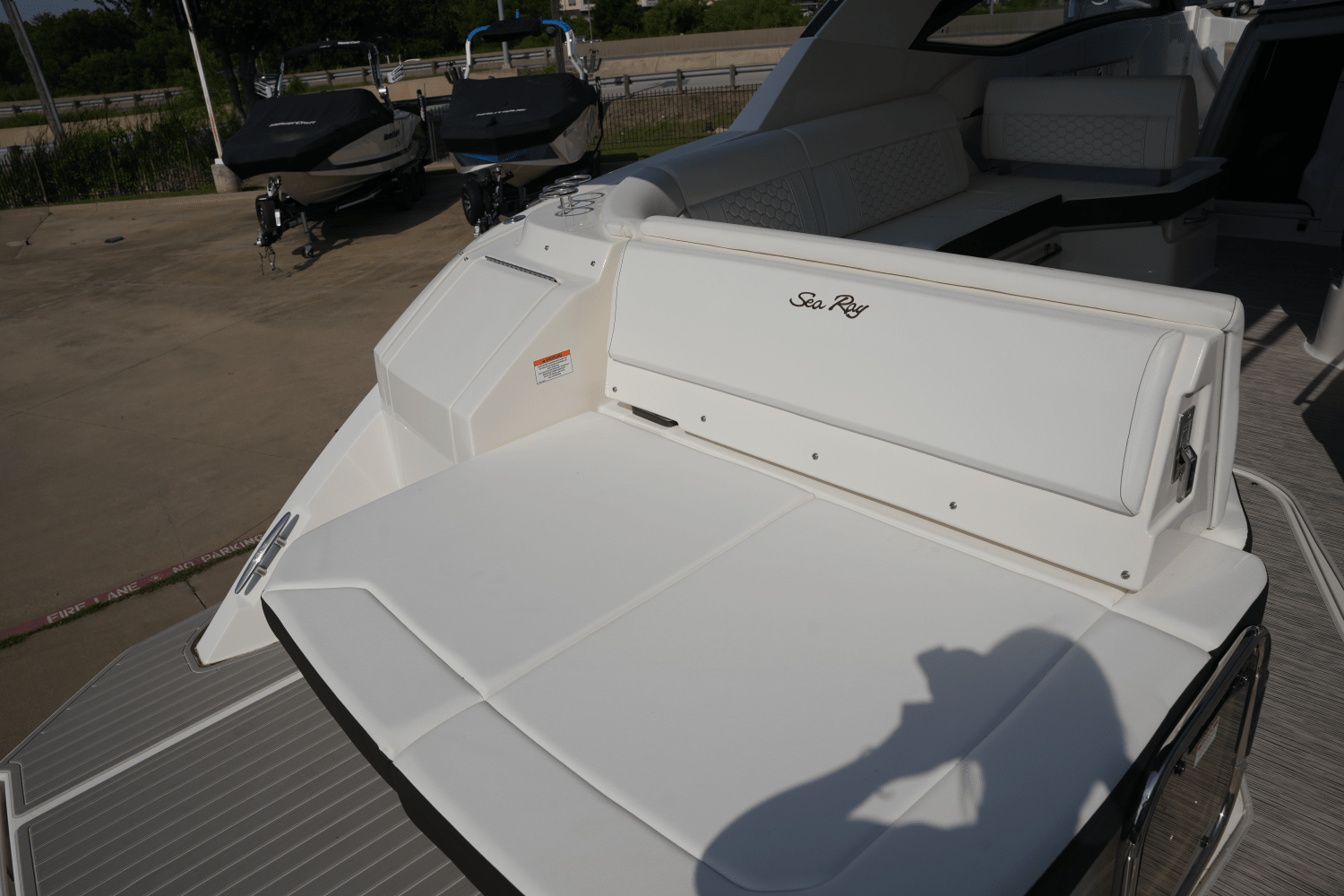 2025 Sea Ray Sundancer 320 Image Thumbnail #10