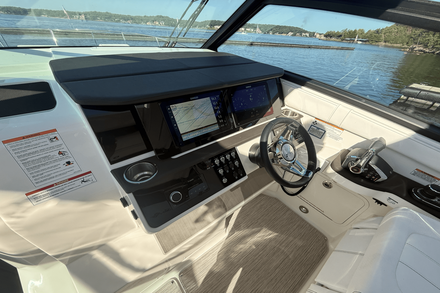 2025 Sea Ray Sundancer 320 Image Thumbnail #14