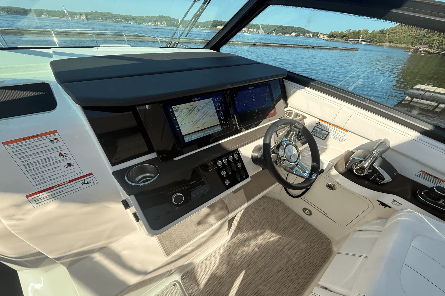 2025 Sea Ray Sundancer 320 Image Thumbnail #14