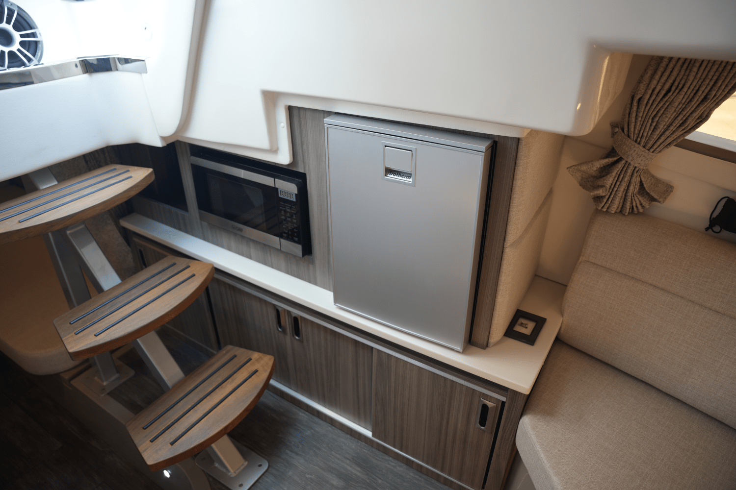 2025 Sea Ray Sundancer 320 Image Thumbnail #33