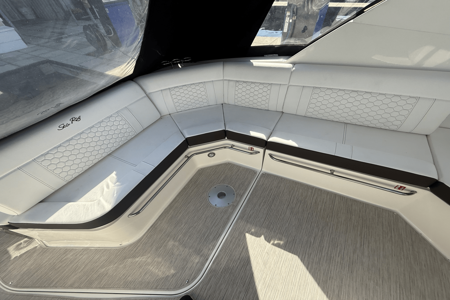2025 Sea Ray Sundancer 320 Image Thumbnail #10