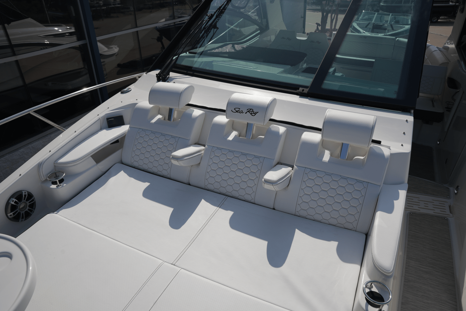 2025 Sea Ray Sundancer 320 Image Thumbnail #26