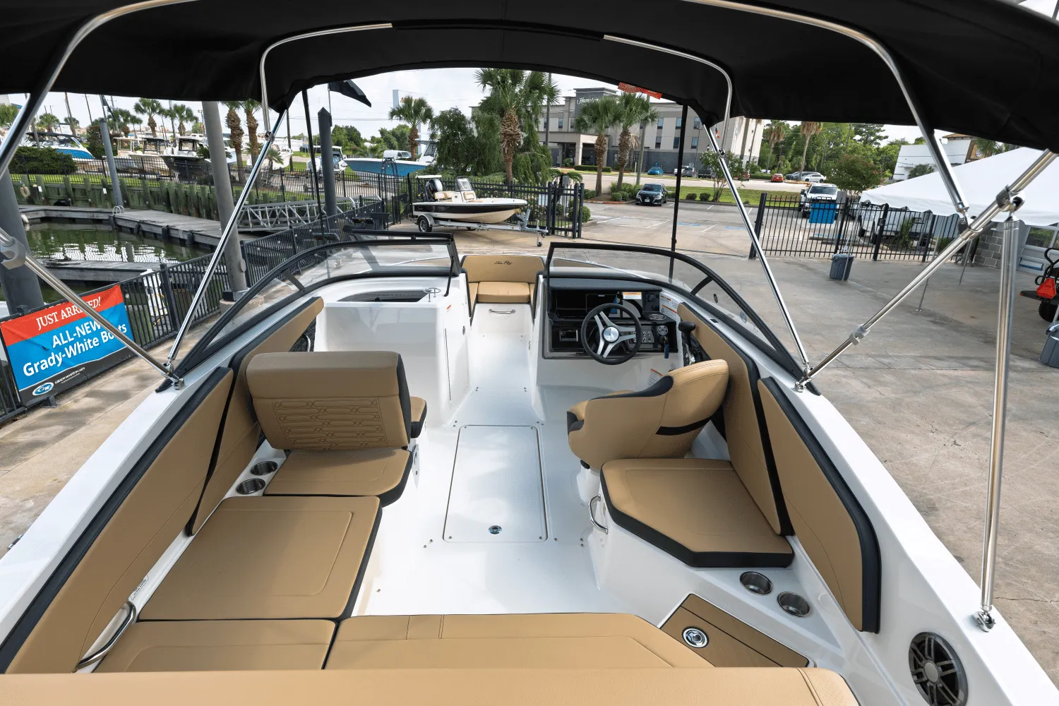 2025 Sea Ray SPX 210 Image Thumbnail #10