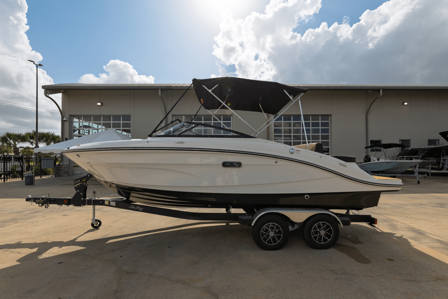 2025 Sea Ray SPX 210 Image Thumbnail #1