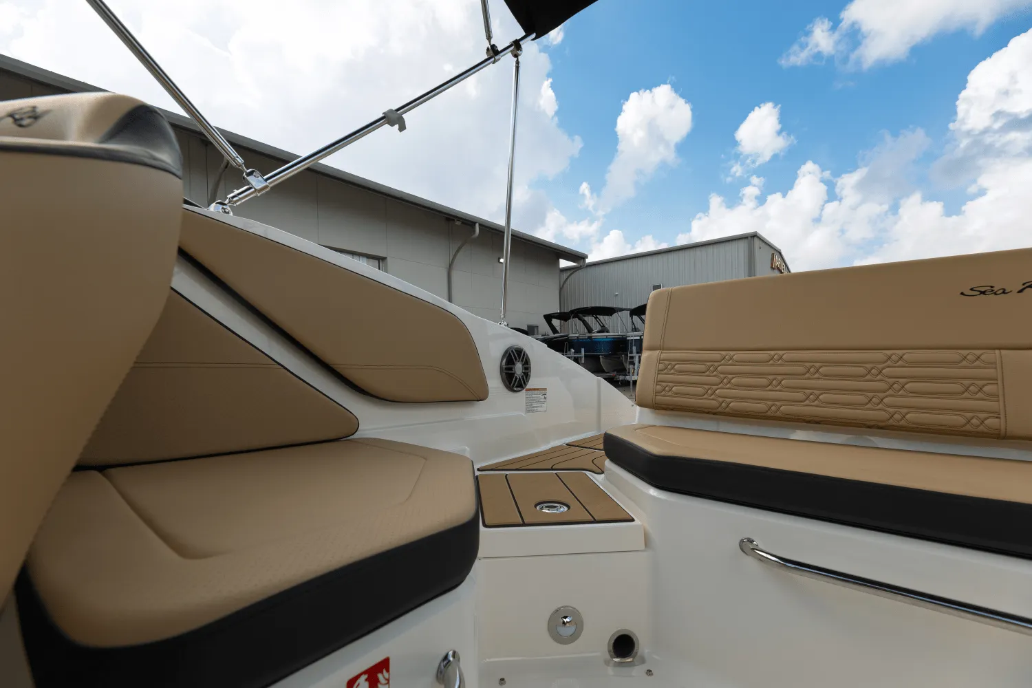 2025 Sea Ray SPX 210 Image Thumbnail #17