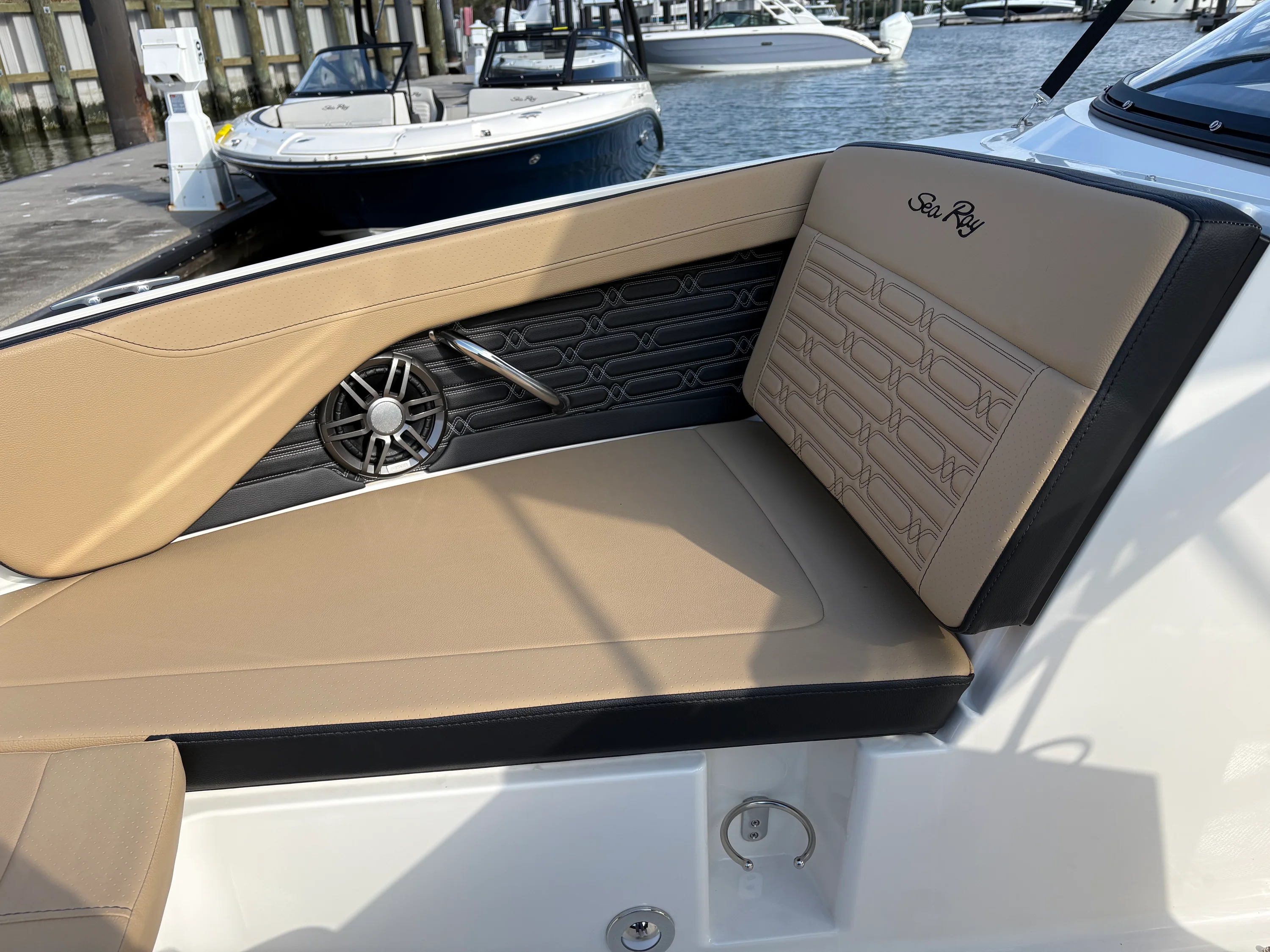 2025 Sea Ray SPX 210 Image Thumbnail #18