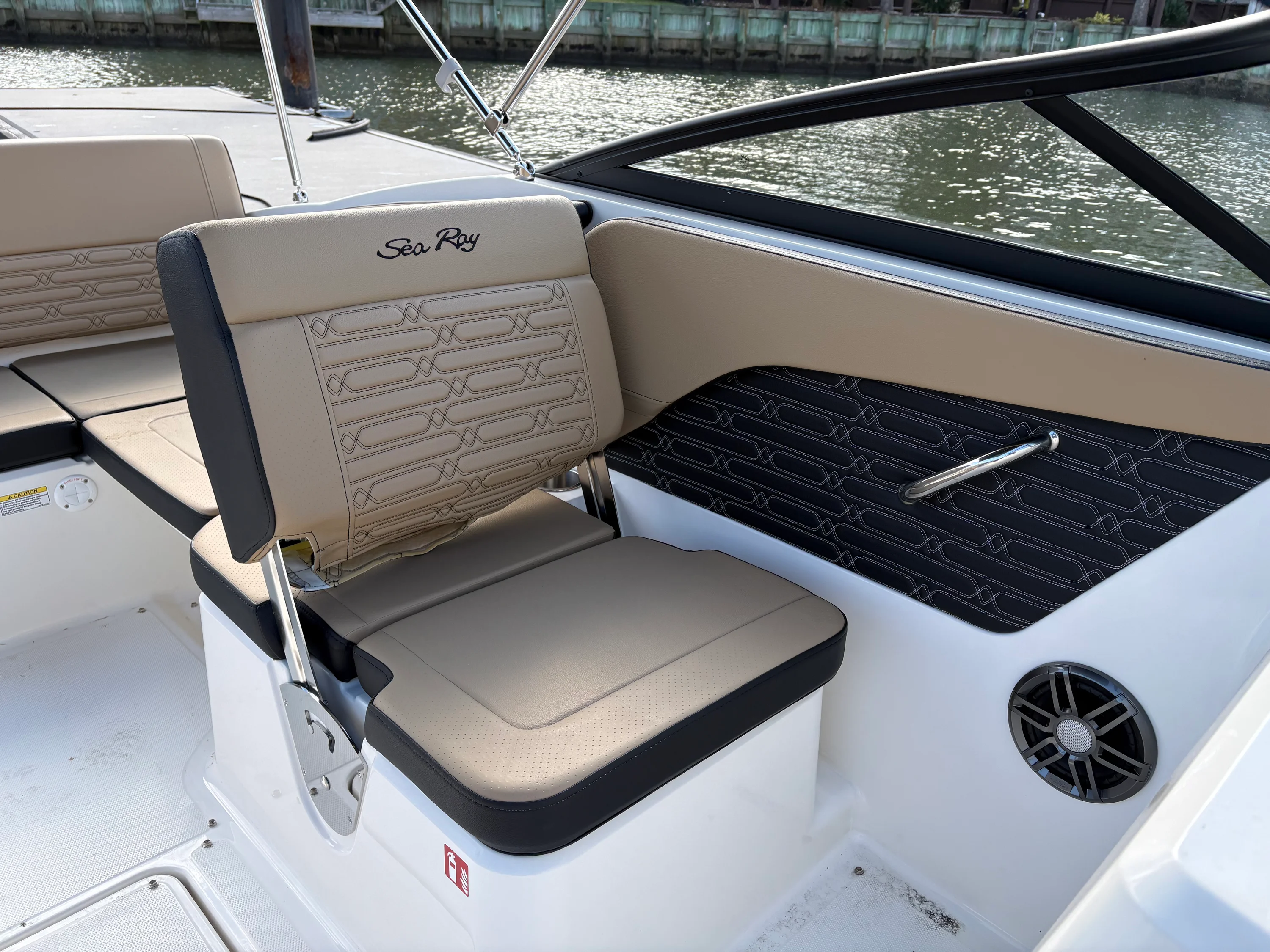 2025 Sea Ray SPX 210 Image Thumbnail #11