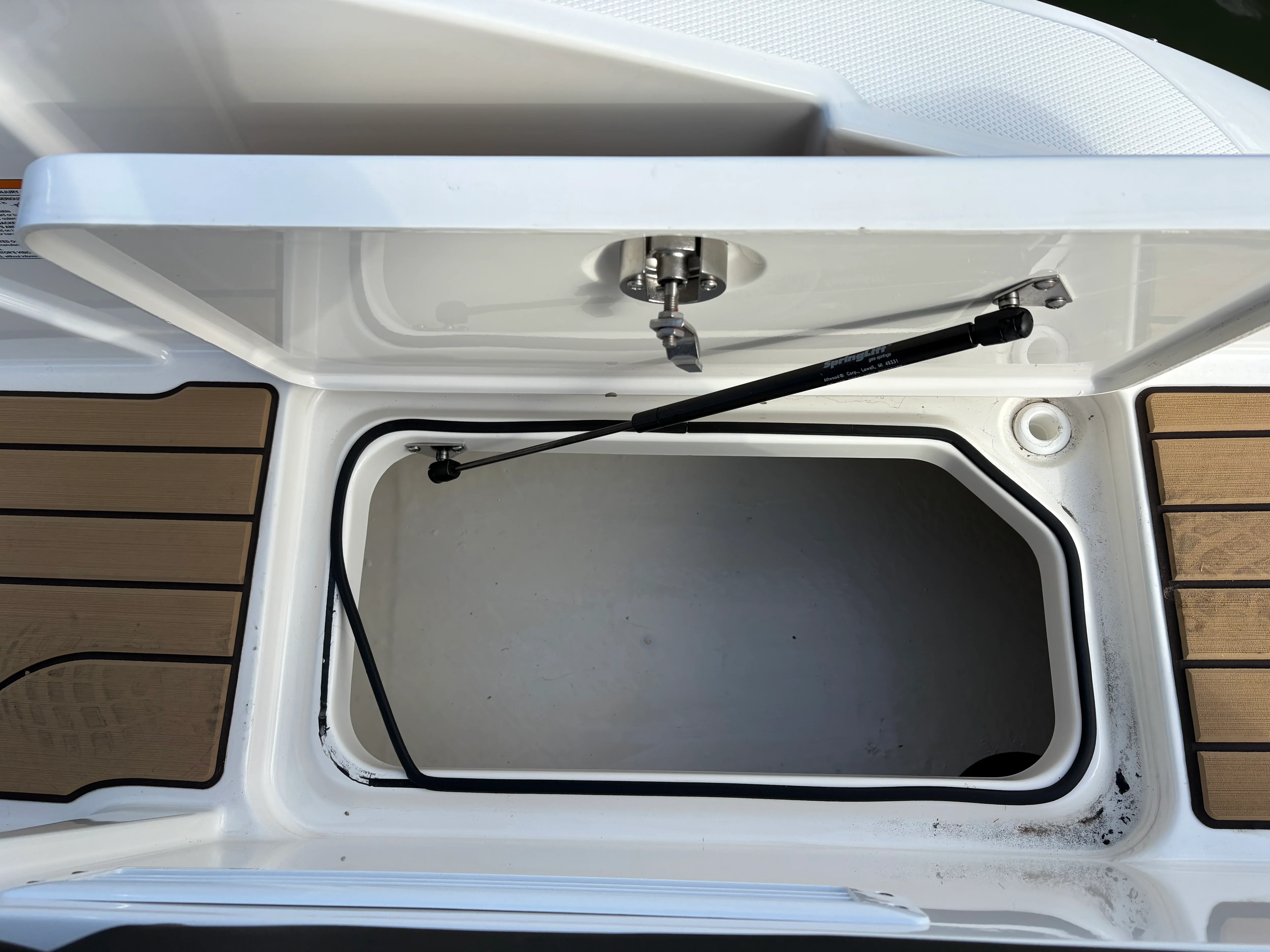 2025 Sea Ray SPX 210 Image Thumbnail #8